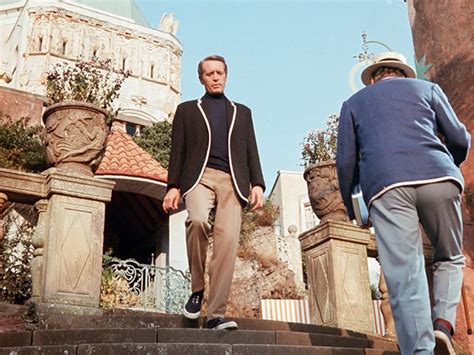  The Prisoner - Uma Aventura Psiquêdica em um Mundo Surreal com Patrick McGoohan!